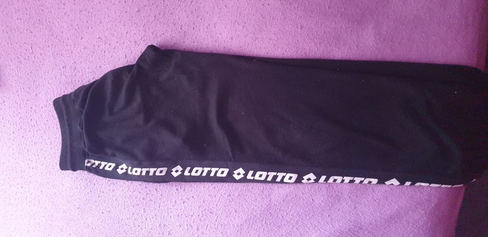 Vand pantaloni de trening