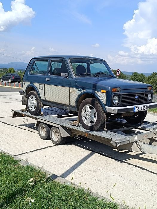 Vând Lada Niva 1.7 benzina 4×4 cauciucuri noi,numere rosii