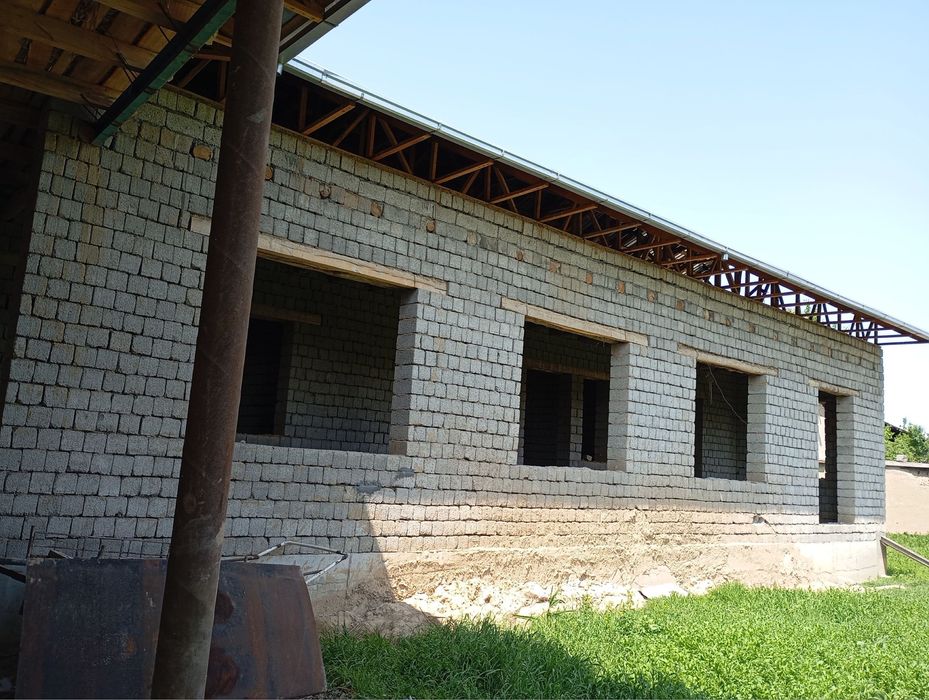 Yangi Hayot tumanidan yarim qurilgan uy sotiladi 6 sotix