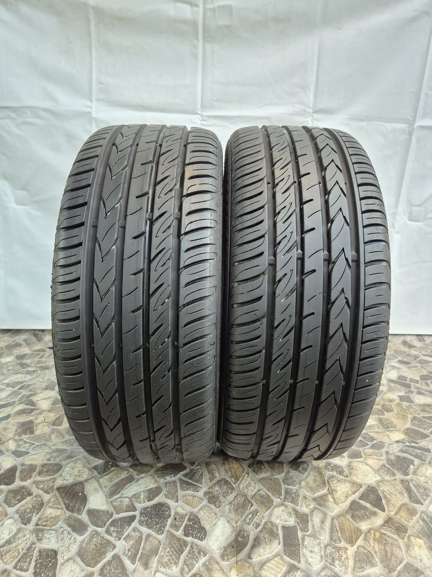 2бр 215 45 17 Gislavet  летни 19г