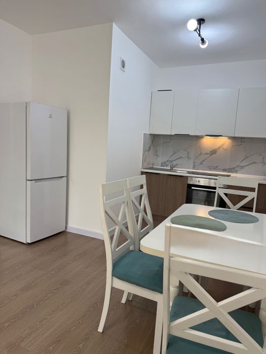 Сдается 2ком квартира,новая, кухня-студия.Частично меблированная