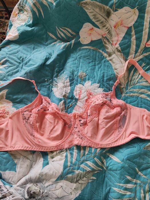 Продам новый кружевной бюстгальтер