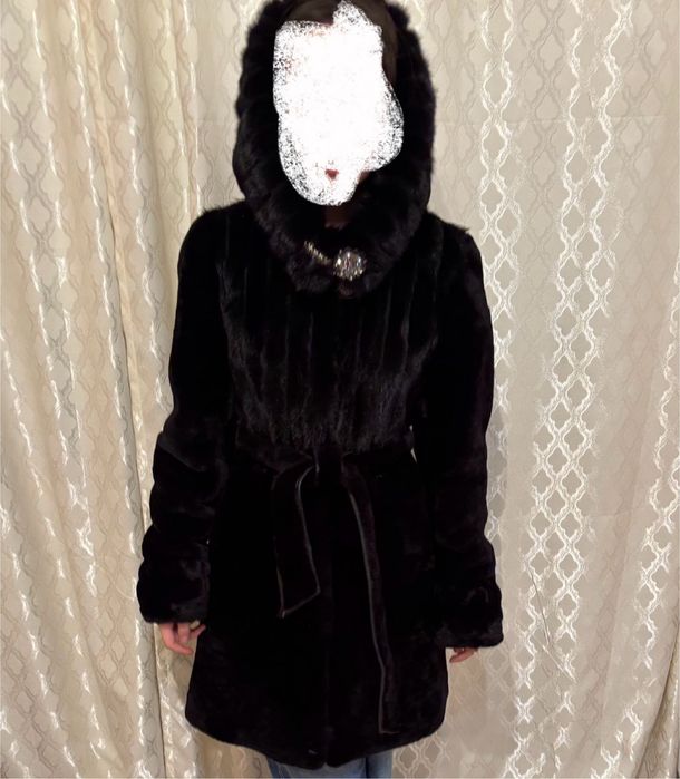 Шуба мутоновая, черного цвета