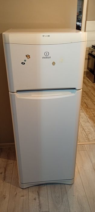 De vânzare frigider Indesit