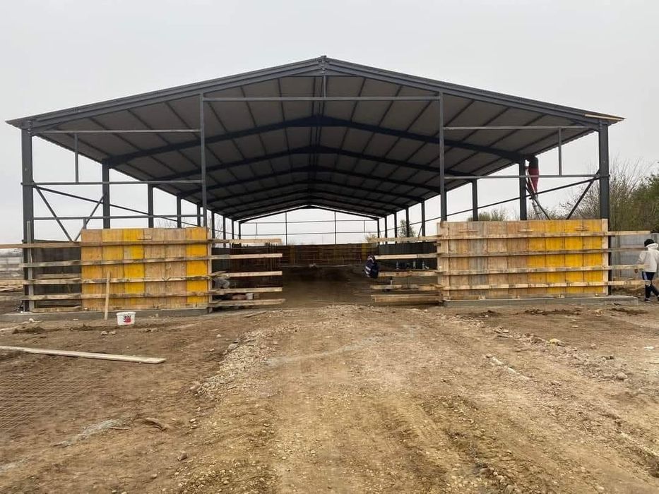 Pe stoc hală metalică de 12x30x4,5 sau facem și pe comandă.