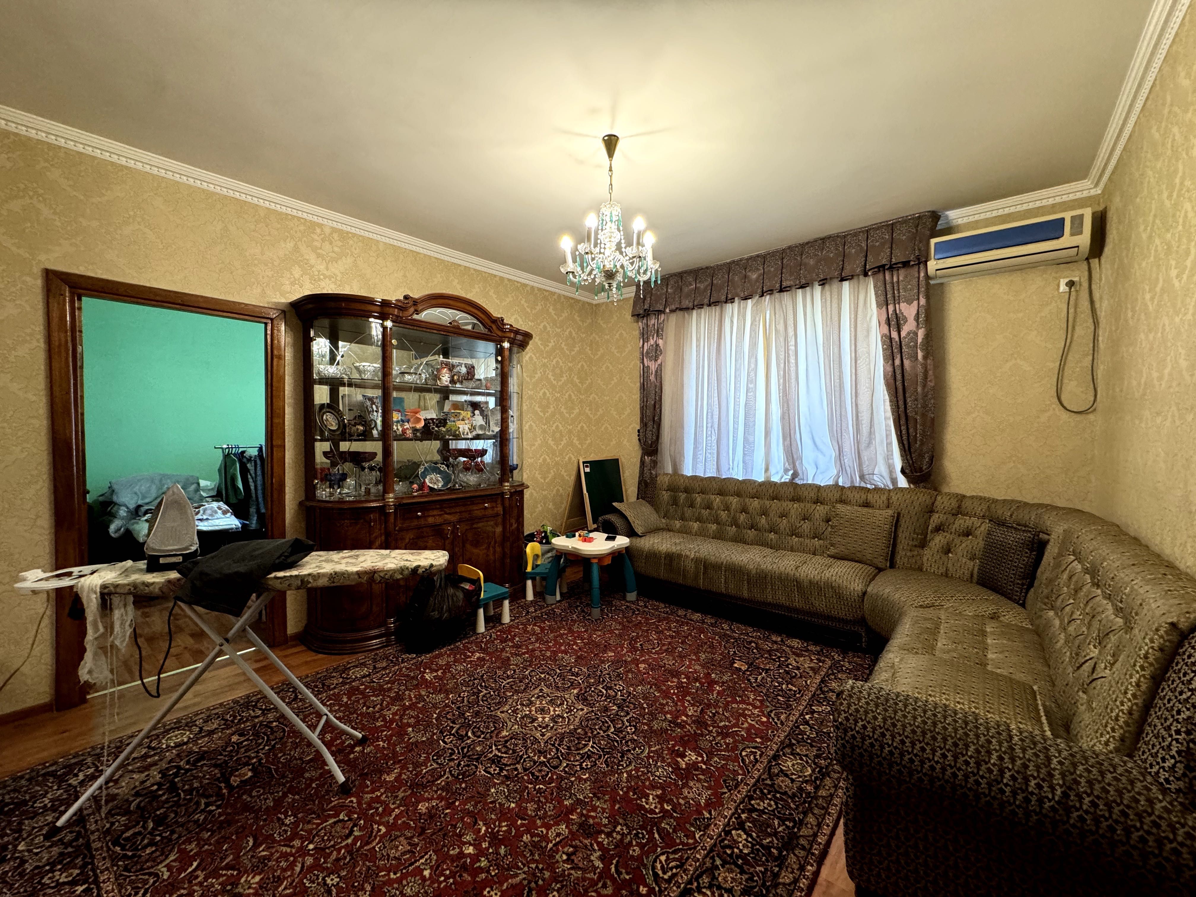 Продаётся 4-х комн квартира 85 м2, кирпич, 1 этаж, Мирабадское РОВД