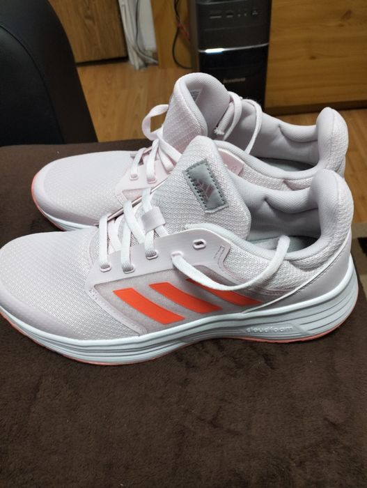 Adidași de damă noi