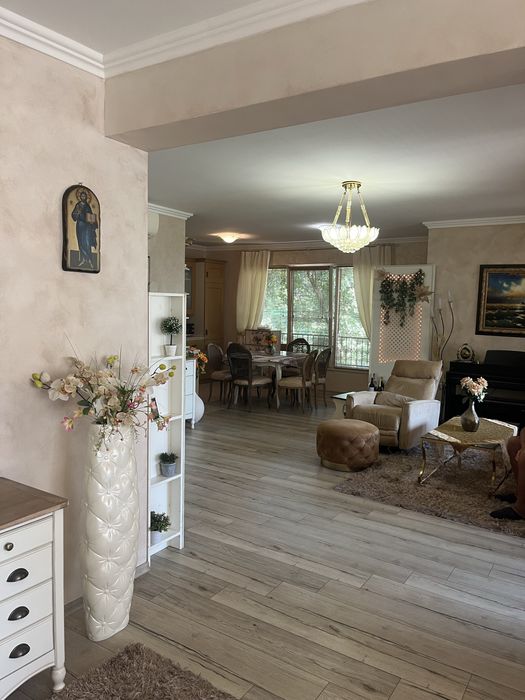Продава се Четиристаен апартамент в Варна, Базар Левски - 220 кв.м за 2432 €/кв.м - Снимка #1