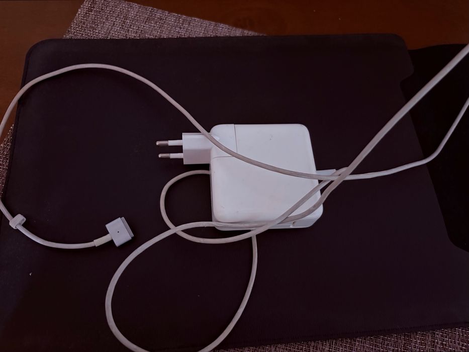 Vând MacBook Pro 13” (Mid 2014) – Retina Display