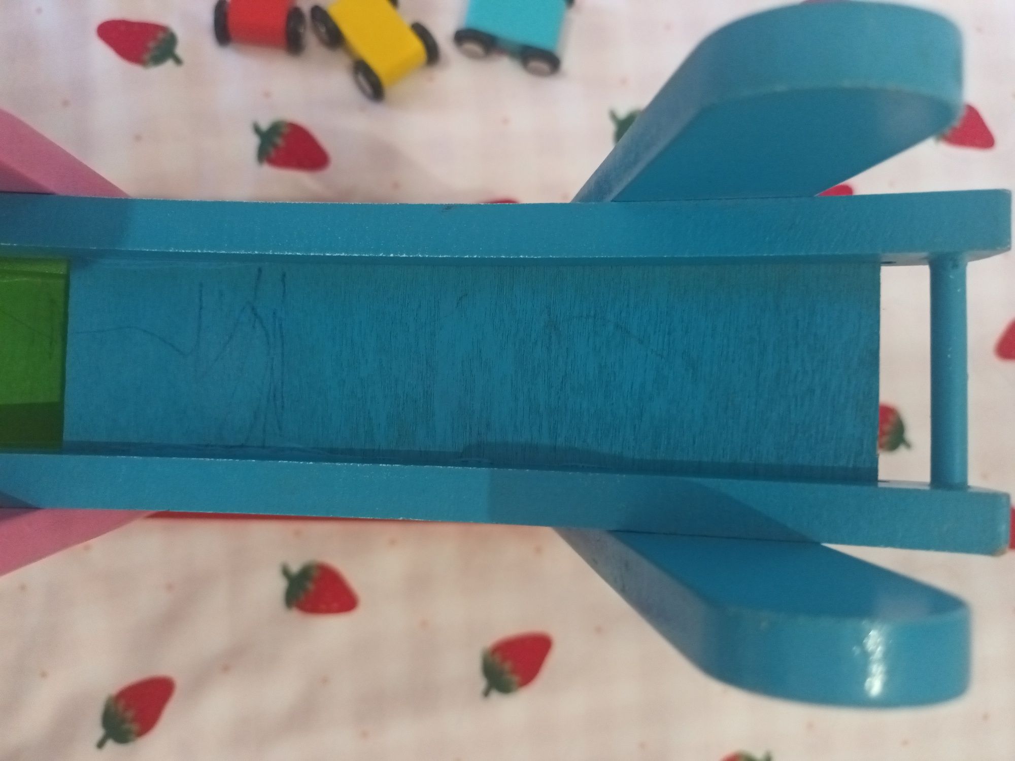 Продавам малка дървена писта