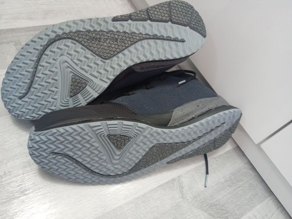 Bocanci cu bombeu metalic, mărime 42,noi cu eticheta