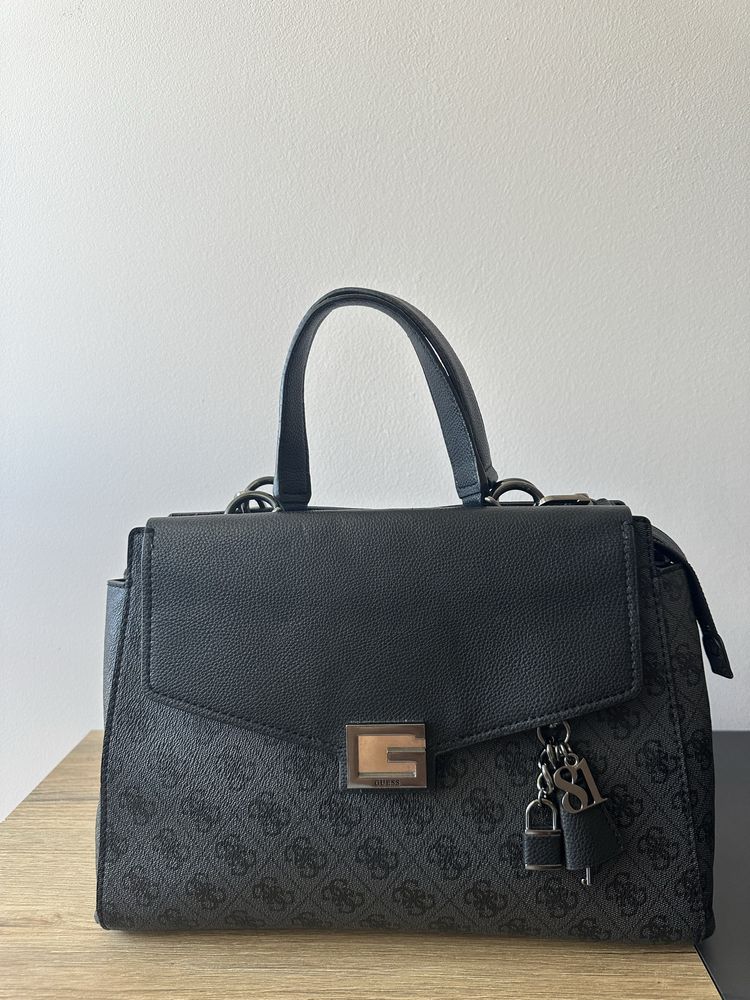 Дамска чанта Guess