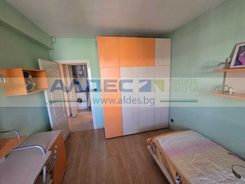 Обзаведен тристаен в Бъкстон в затворен комплекс!