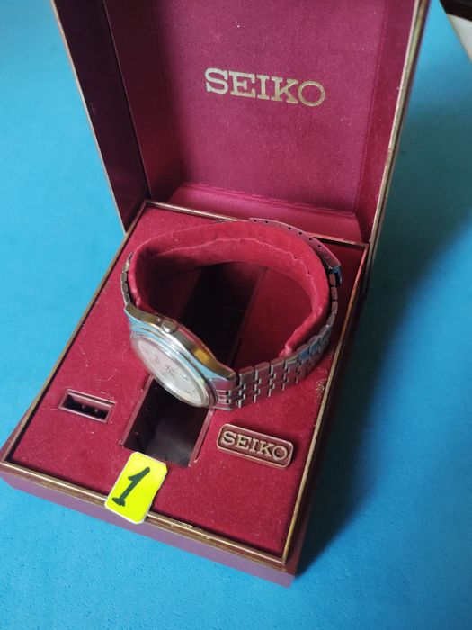 Часовници Seiko guartz и Seiko-5 модел от 1970 година