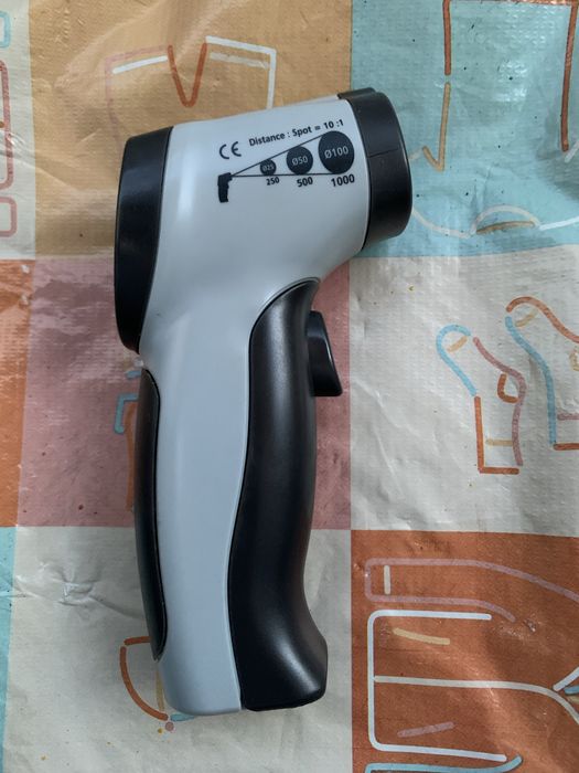 Termometru digital cu infrarosu de la -50 grade la + 550 grade
