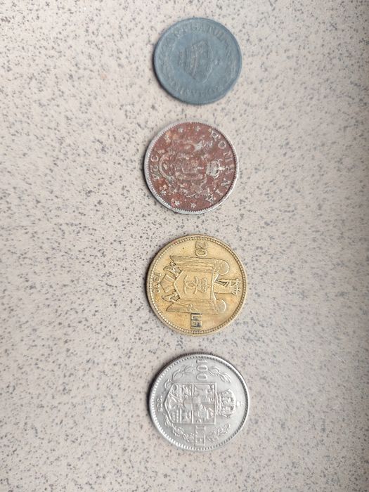 Vând monede vechi