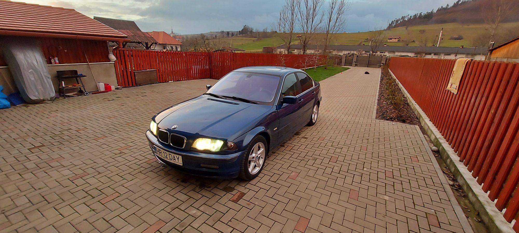 BMW E46 325xi 2000 ani