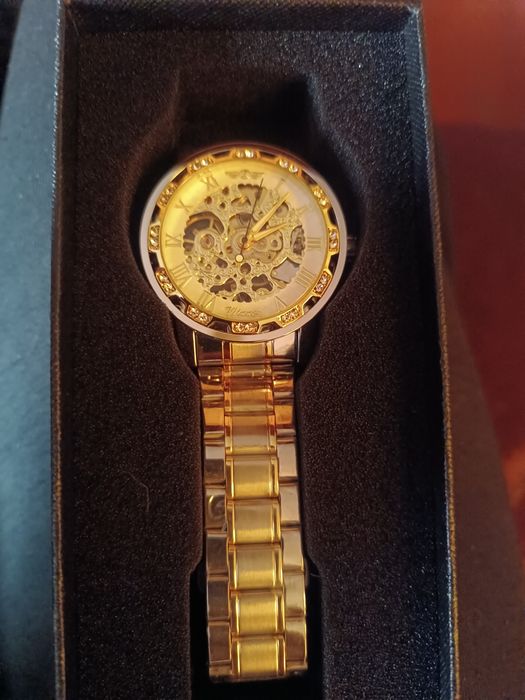 Продам Часы Новые