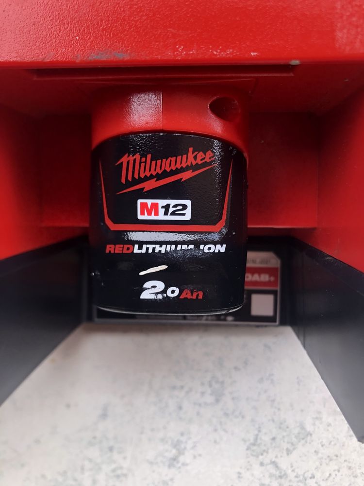 Радио – тонколона Milwaukee M12- Bluetooth