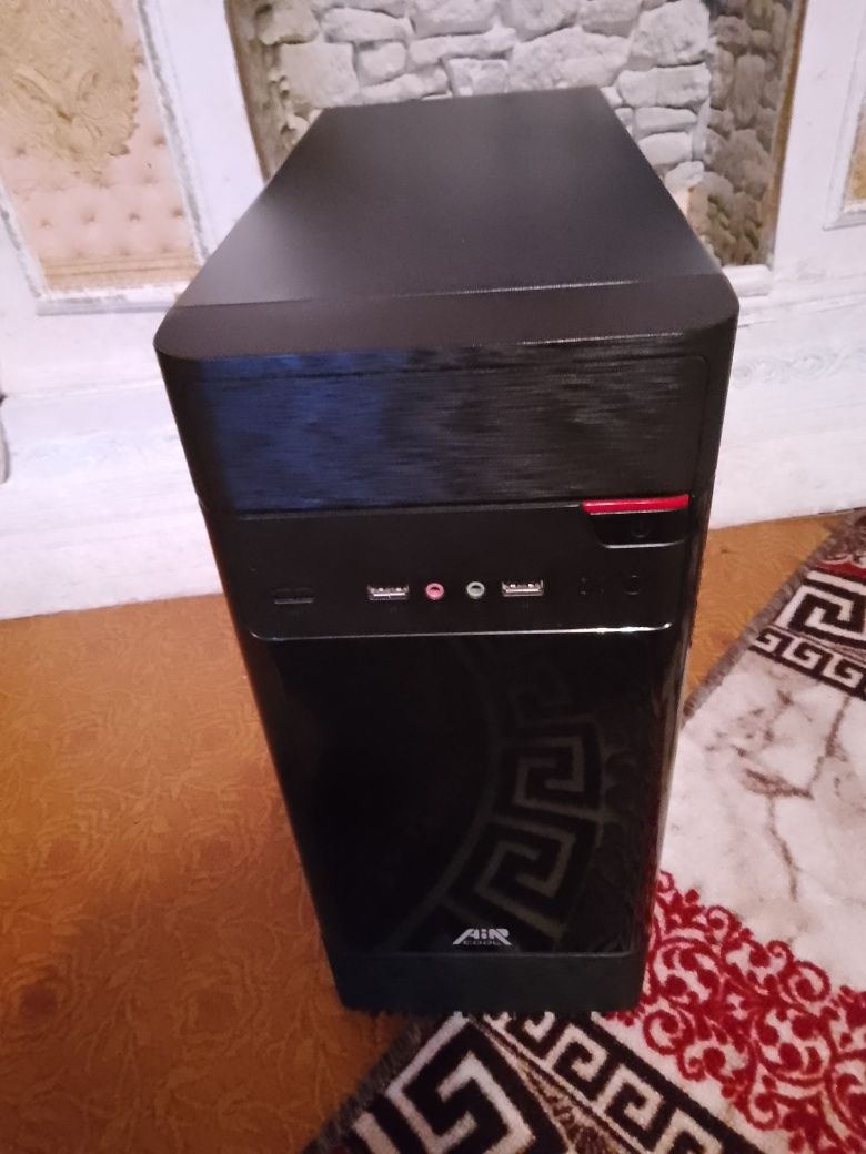 Игровой системник продам+дисковод, диски (игры)всё есть