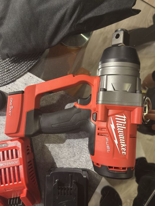 Гайковерт Milwaukee