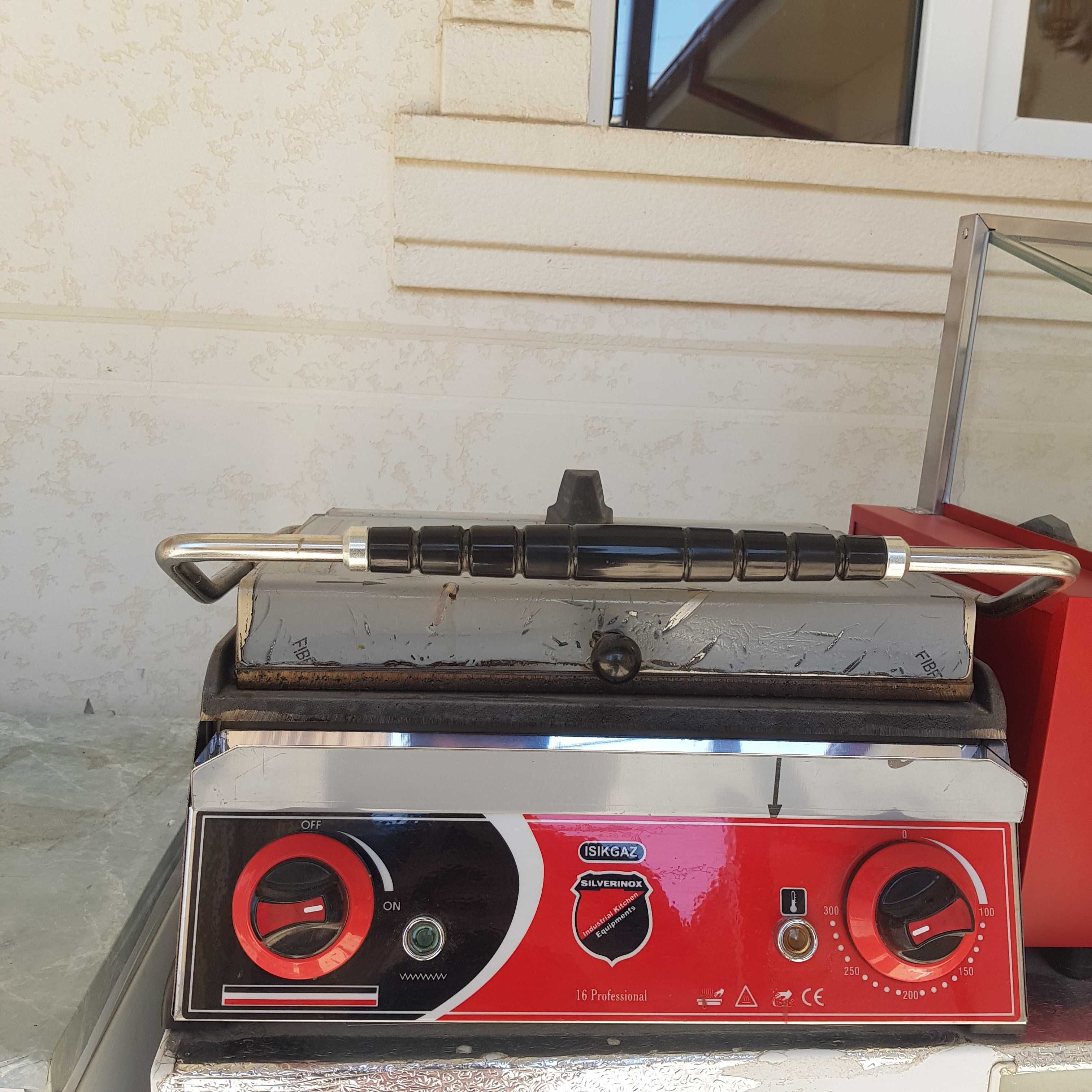 Tostir va hot dog