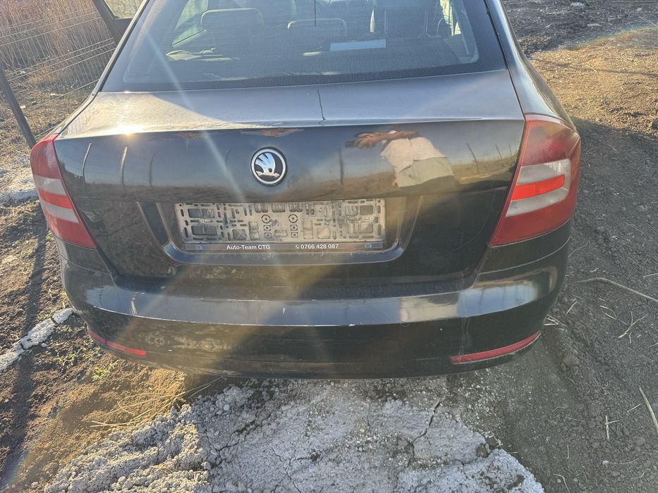 Dezmembrez dezmembrari skoda octavia 2 1.9 BXE 105 cai lc9x xenon