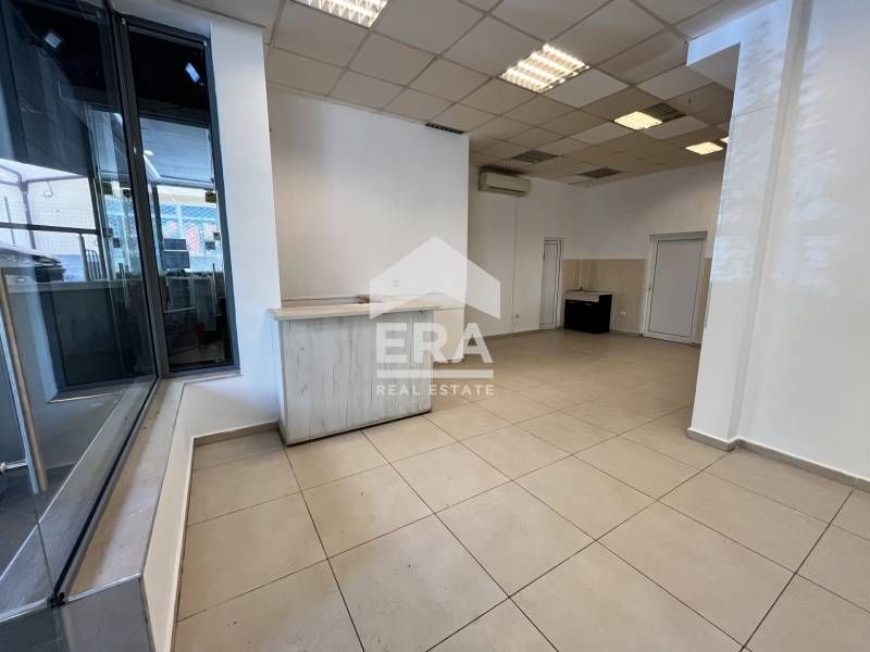 Търговско помещение с лице на ул. Пирин в Манастирски ливади