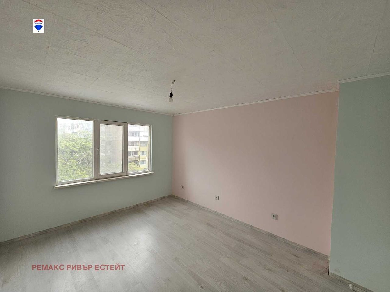 Продава се Тристаен апартамент в Русе, Чародейка - Юг - 90 кв.м за 1033 €/кв.м - Снимка #3
