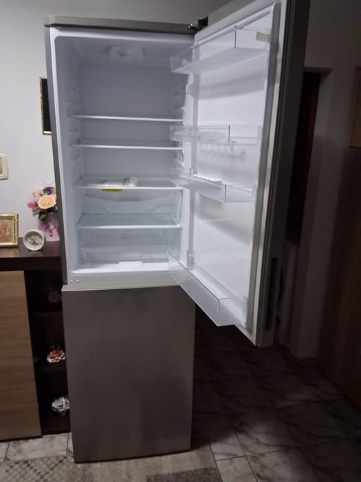 Vând frigider Arctic