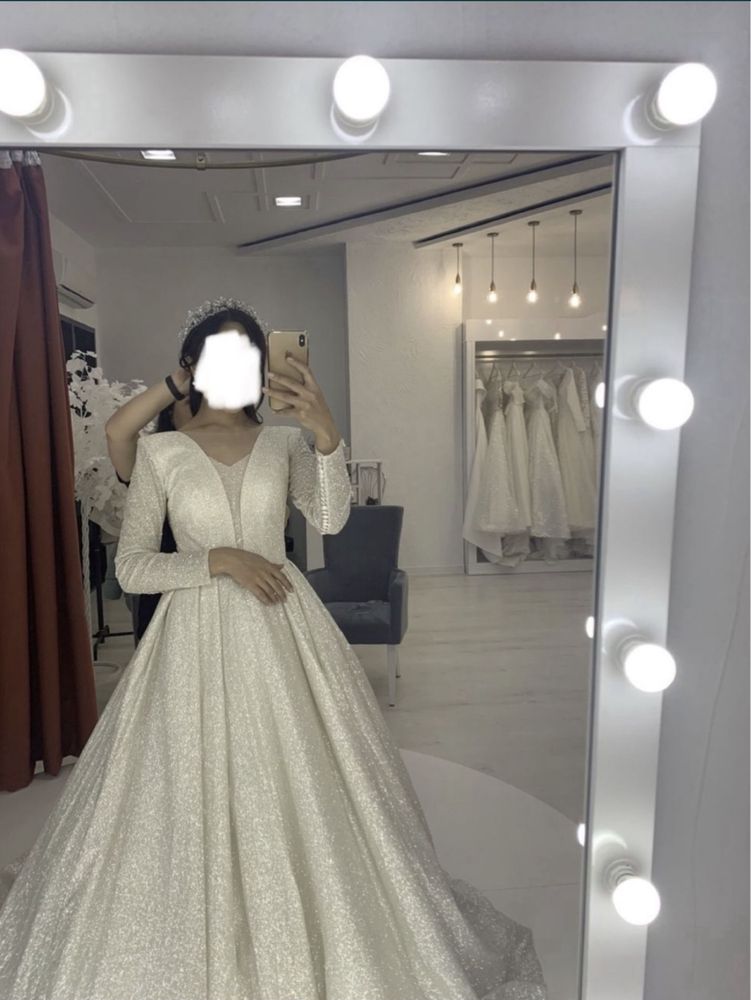 Продам свадебное платье глиттерное