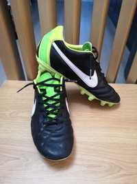 Ghete de fotbal Nike Tiempo