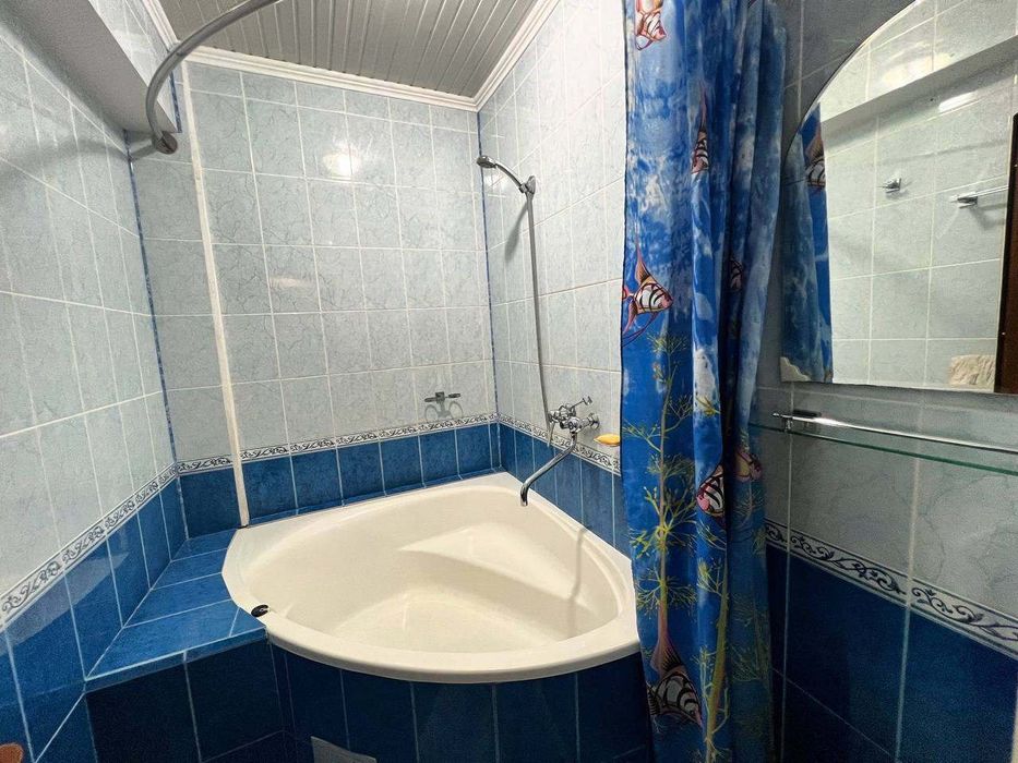 Срочный сдаётся квартира шайхонтохур район навоий Коча 3 комнита