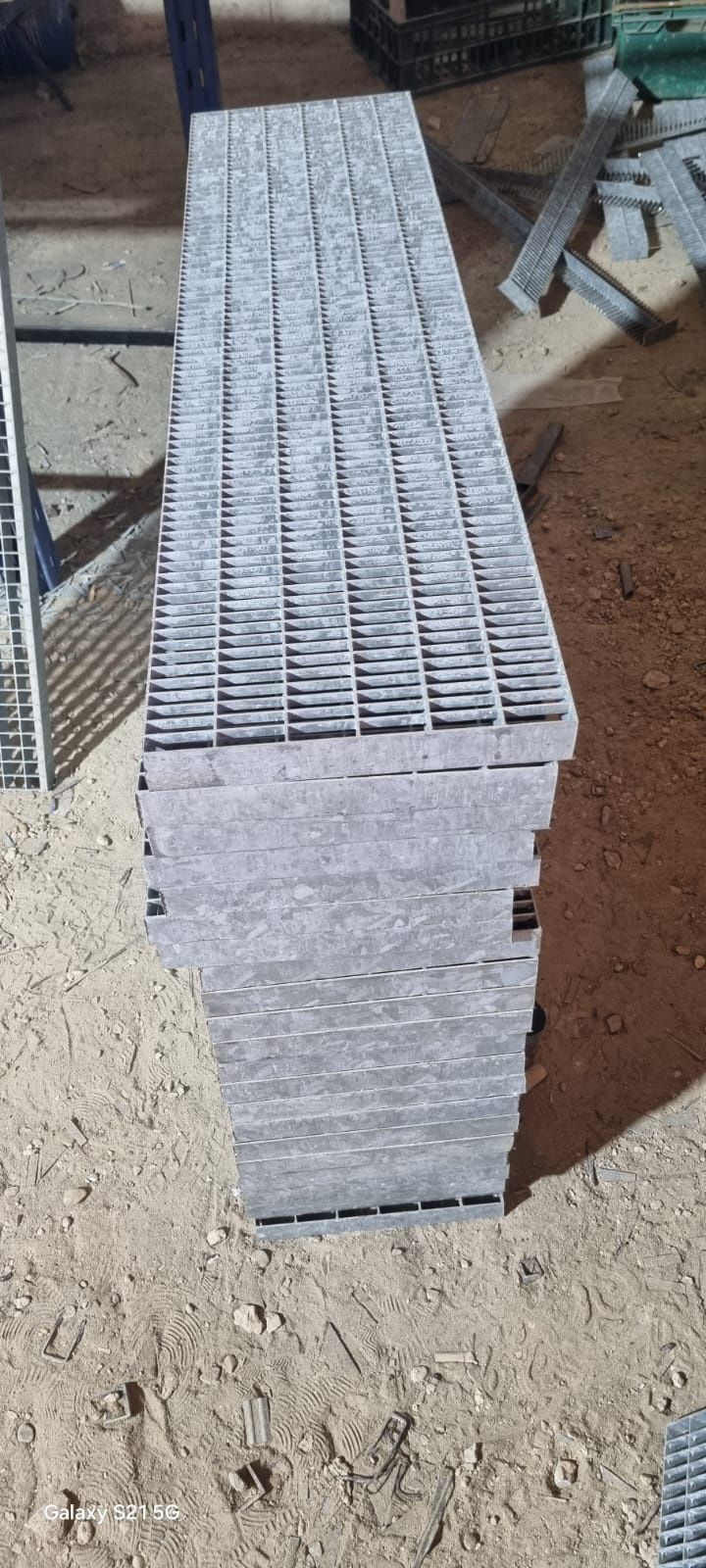 trepte zincate la orice dimensiune pentru scări metalice facem la dim