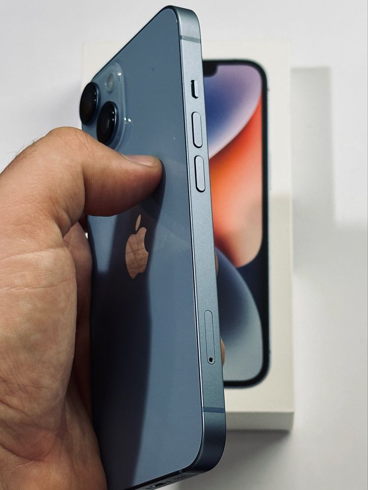 iPhone 14 Blue 93% battery