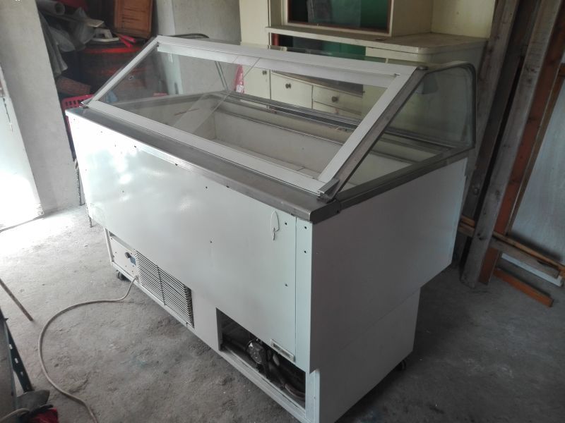 Хладилна витрина за сладолед