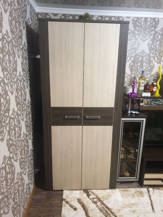 Продам большой шкаф