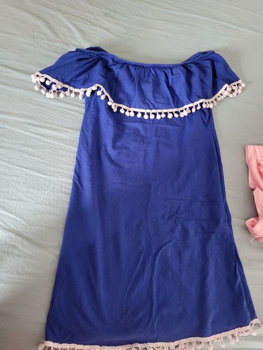 Haine purtate foarte puțin, iar pijamalele sunt noi.