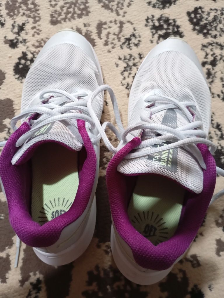 Маратонки Nike 36 номер