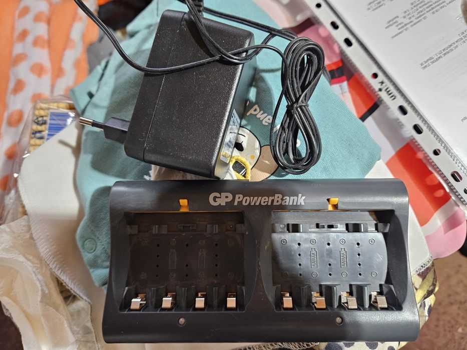 Incarcator GP Batteries PB22GS Mega pentru 8 acumulatori AA R6 sau AAA