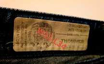 Magazinul de haine-outlet. Blue jeans .