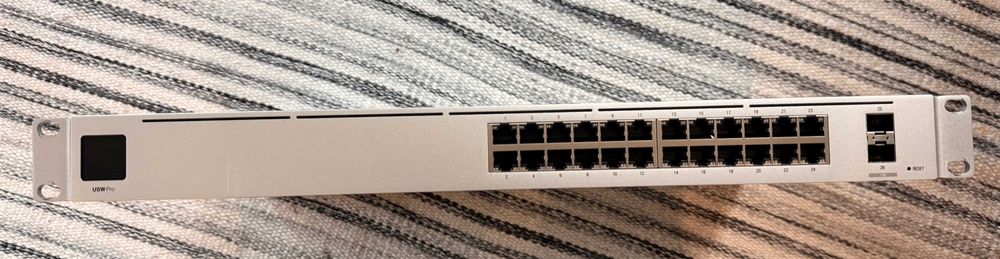 Switch Ubiquiti UniFi USW PRO 24