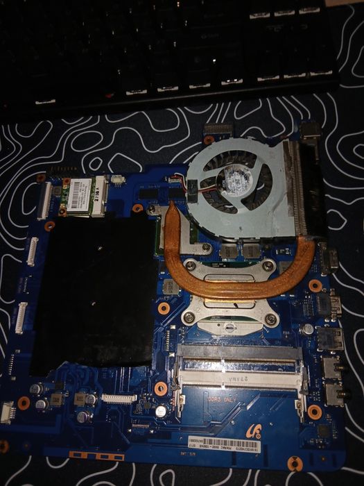 продам комплектующие на ноутбук