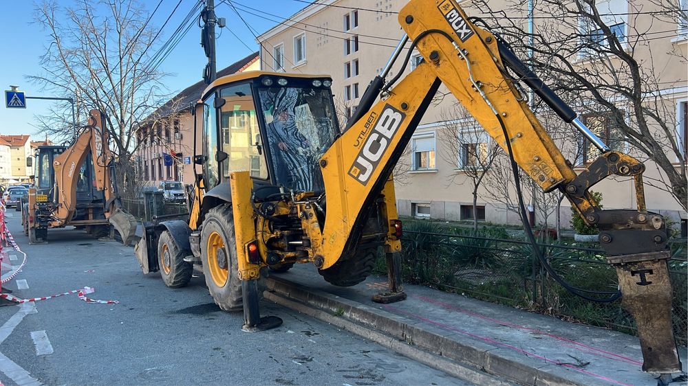 Inchiriez si prestez servicii cu buldoexcavator Jcb 3CX 2019 !