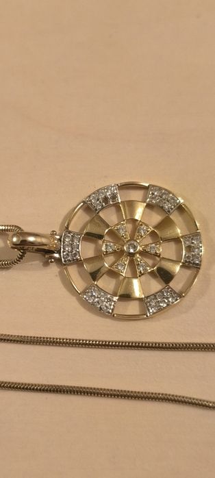 Золотая цепь с кулоном