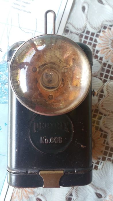 Lanterna veche din timpul războiului funcțională