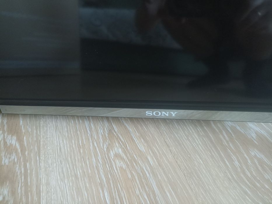 Телевизор с кронштейном