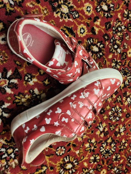 Стильные кроссовки для девочки lefties!