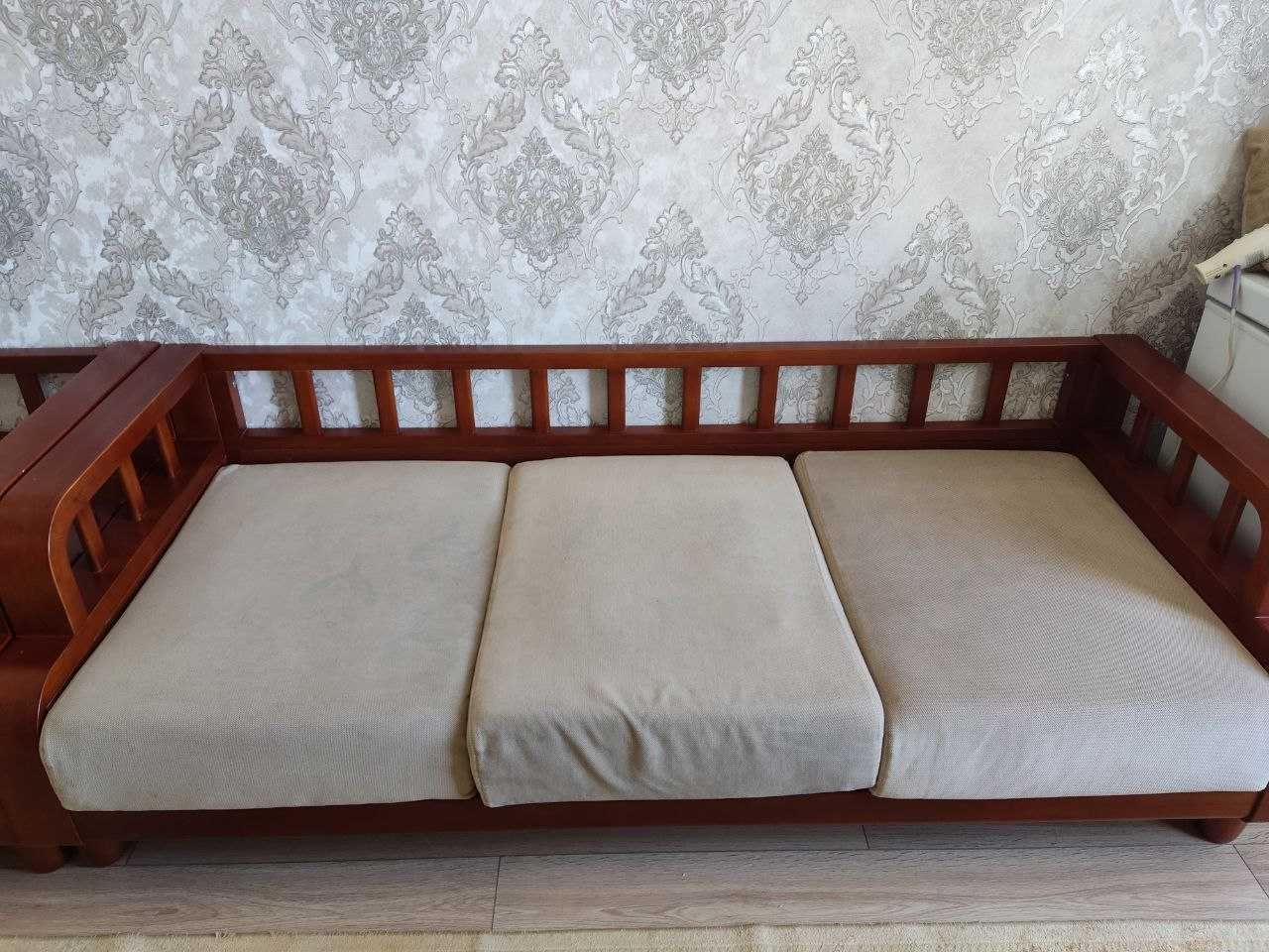 Диван и кресло из качественного дерево. Сделано в Китае.