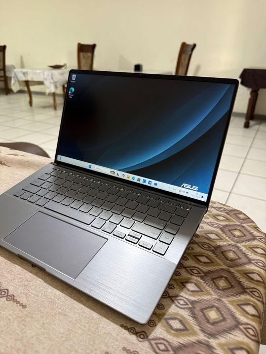 Asus zenbook holati yaxshi 300$ kelishamiz yana